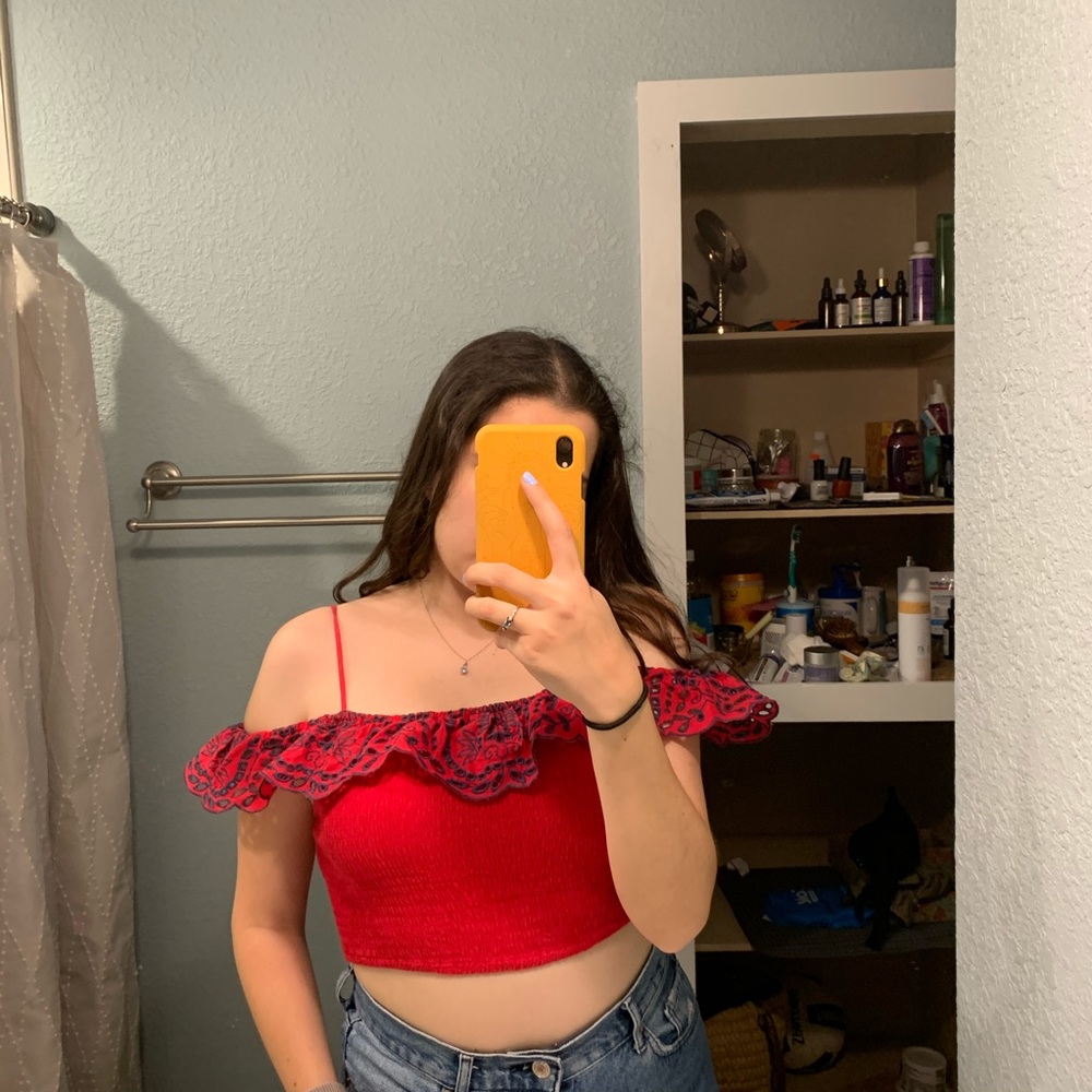RED RIBBED CROP TOP